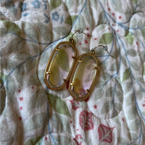 Kendra Scott Elle Earrings in Clear Iridescent - Picture 2 of 5